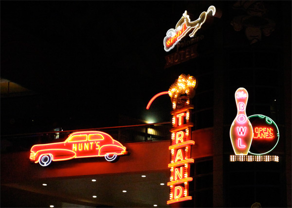 Las Vegas: Neon Lights! (NOTCOT)