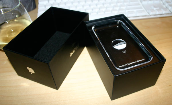 iPhone Packaging (NOTCOT)